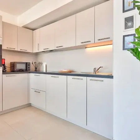 Hébergement de vacances Charming T2 With Pool Around Monaco Beausoleil